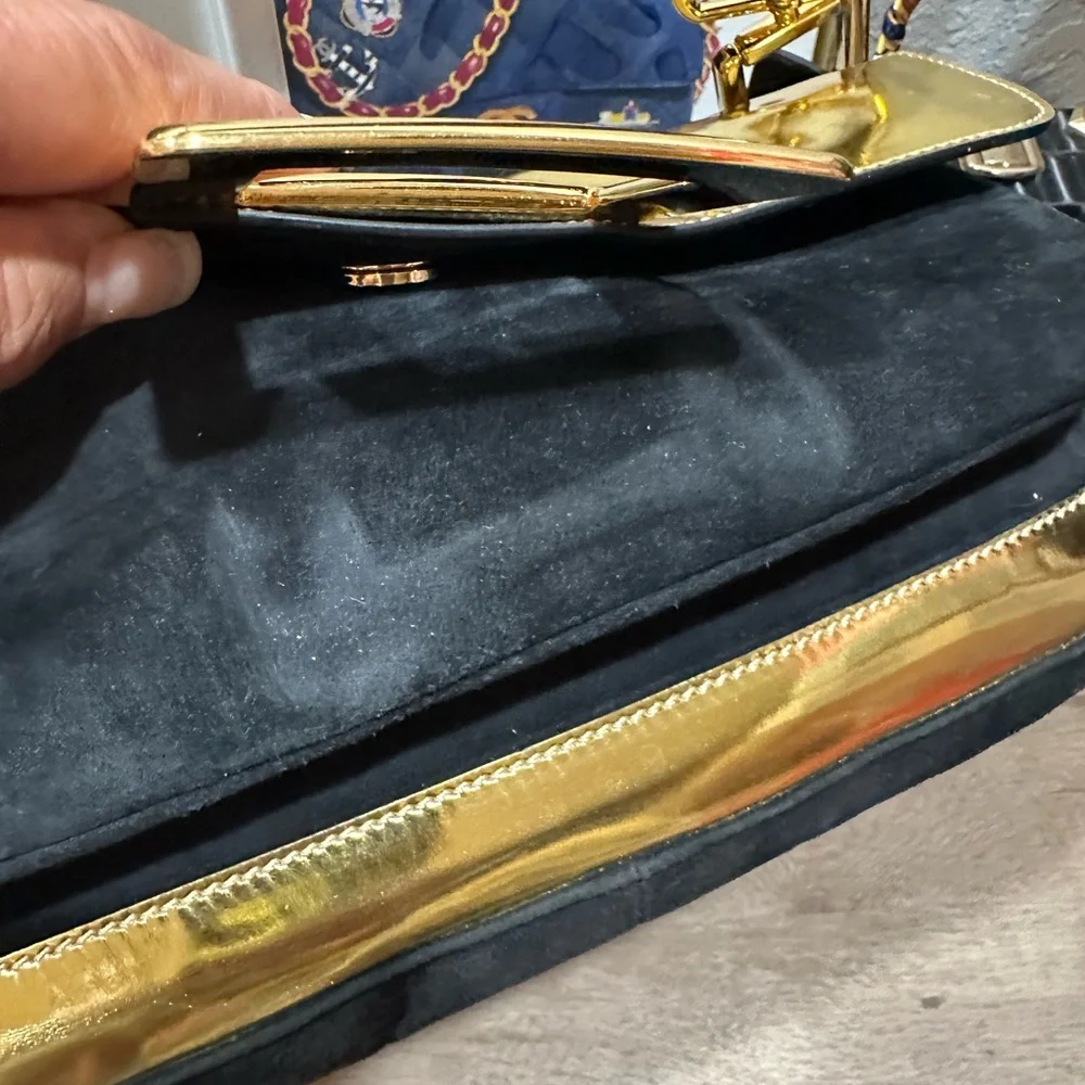 Roger Vivier black suede and gold patent leather handbag - Picture 4 of 9
